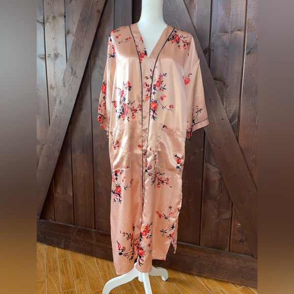 “Good” Robe - Picture 4 of 5